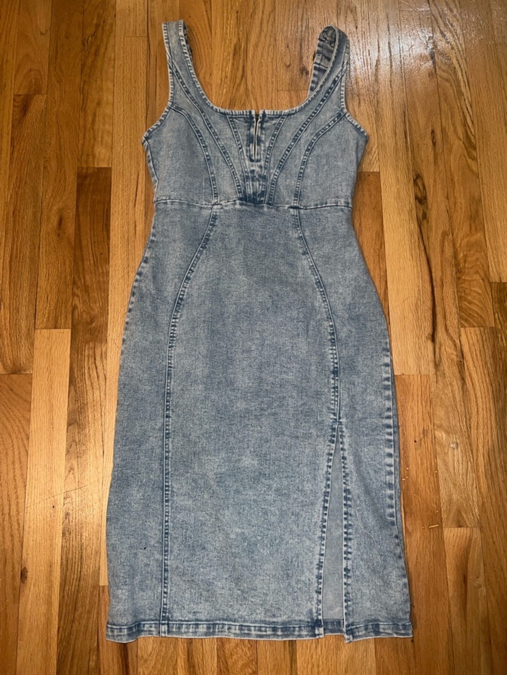Sleeveless Light Blue Denim Midi Dress with Front Zip